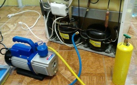 Двухкомпрессорный холодильник не работает, а морозилка работает