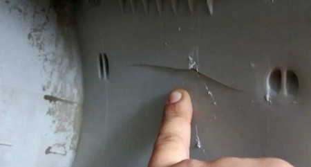 Из стиральной машины бежит вода